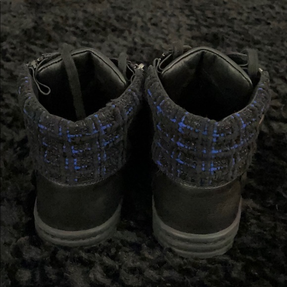 CHANEL Black and Blue C8338 Sneakers - Picture 8 of 11